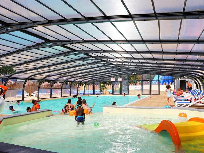 Camping pour 2 personnes, avec Terrasse ainsi que Bassin pour enfant et Sauna