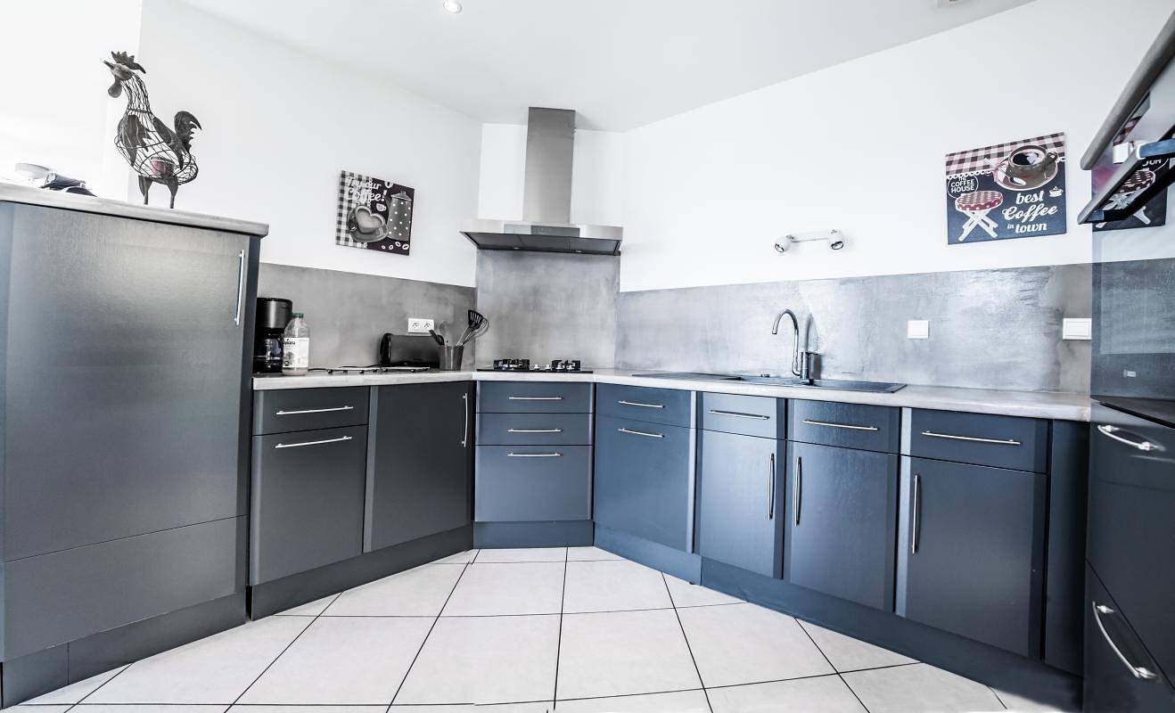 Laurie Raphaël in Pugny-Chatenod, Région de Chambéry