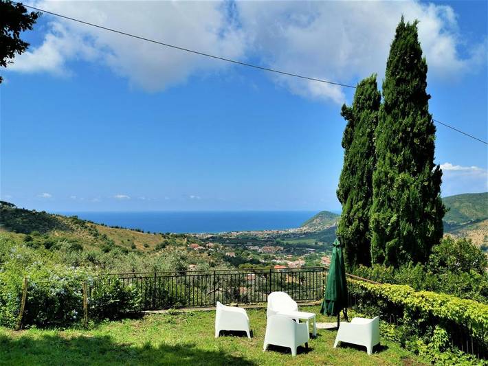 Casa vacanza per 14 persone, con Balcone e Terrazza nonché Giardino e Piscina a Perdifumo