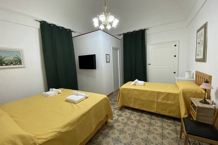 Promotion \"Touristhouse Monopoli 10\" Room1 Triple With En Suite Bathroom in Monopoli, Region de Bari