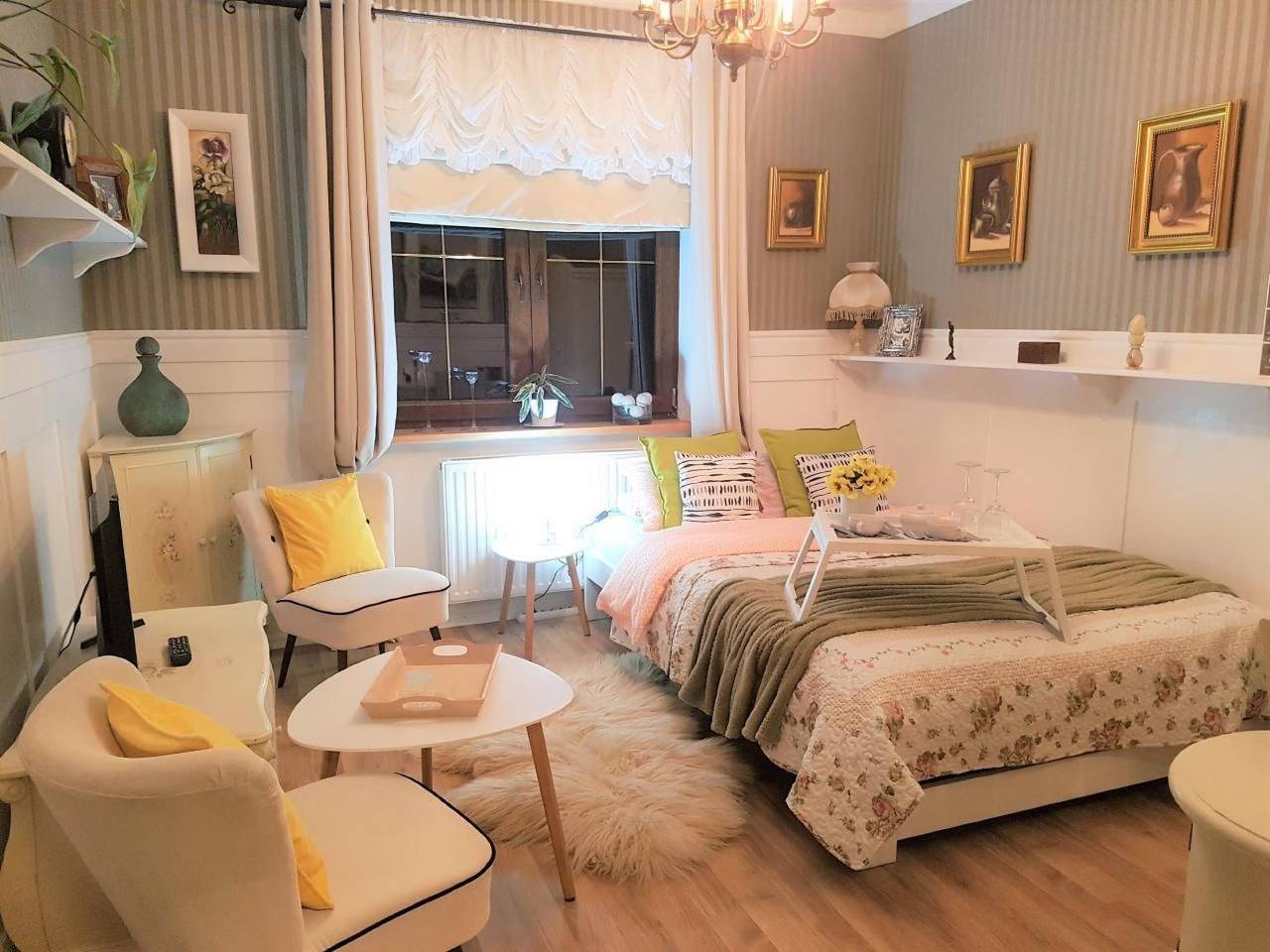 Magnolienhaus mit Sauna und Jacuzzi in Masowien