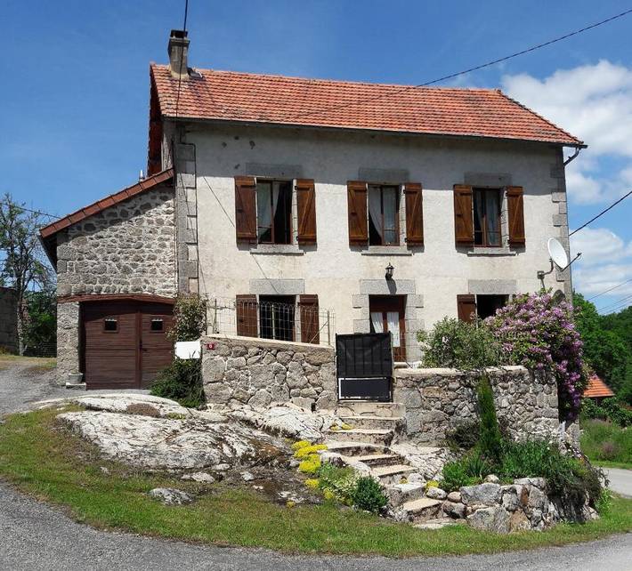 Gîte pour 6 personnes, avec jardin dans Saint-Georges-Nigremont