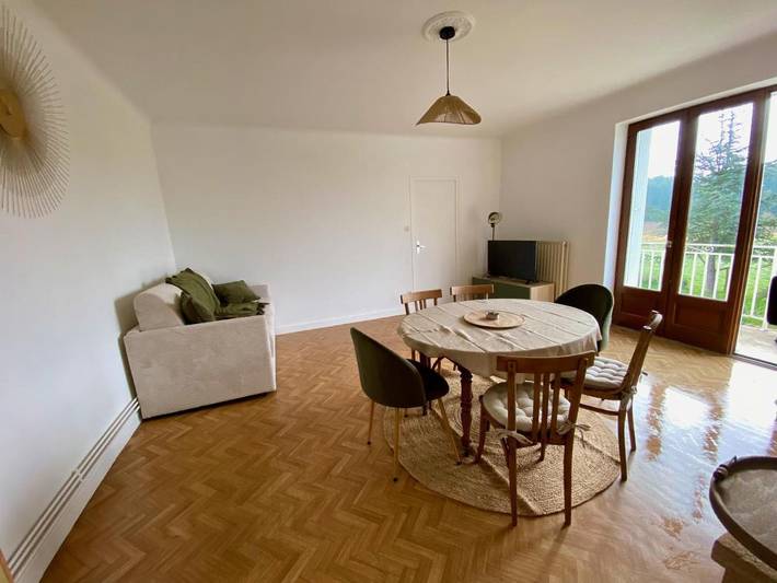 Location de vacances pour 6 personnes, avec vue ainsi que jardin et balcon à Saint-Just-Saint-Rambert - 4