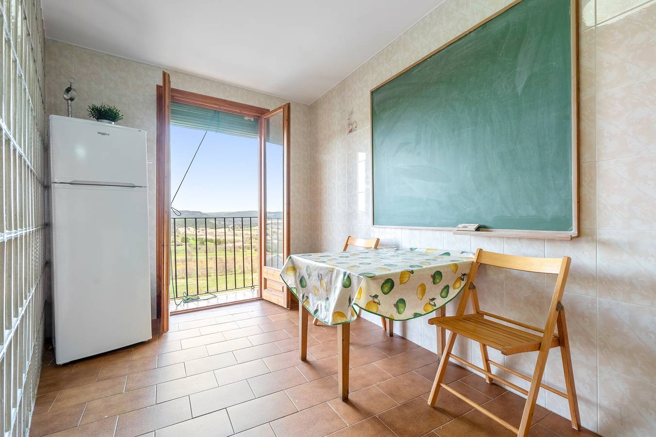 Apartamento entero, Apartamento 'Casa El Ferrer' con vistas a la montaña, terraza privada y Wi-Fi in Peñarroya de Tastavins, Provincia de Teruel
