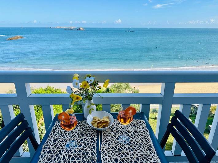 Gîte pour 3 personnes, avec vue et balcon dans Saint-Énogat