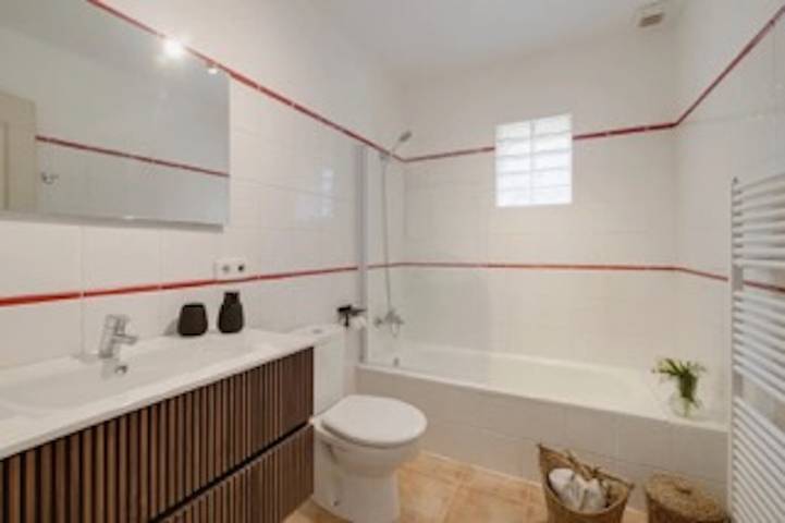 Holiday Home 'Mateo' with Shared Pool, Wi-Fi and Air Conditioning in Manacor, East Majorca