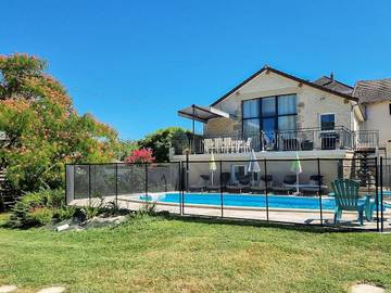 Gîte pour 8 personnes, avec jardin ainsi que terrasse et piscine à Prudhomat