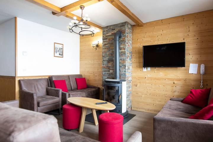 Ferielejlighed for 14 personer, med sauna og terrasse samt pool i Val Thorens