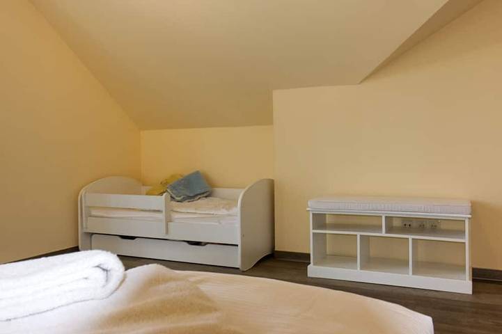 Apartamento entero, \"Kleine Auszeit\" Helle Ferienwohnung mit Balkon, mitten im Zentrum in Burg (Spreewald), Lusacia