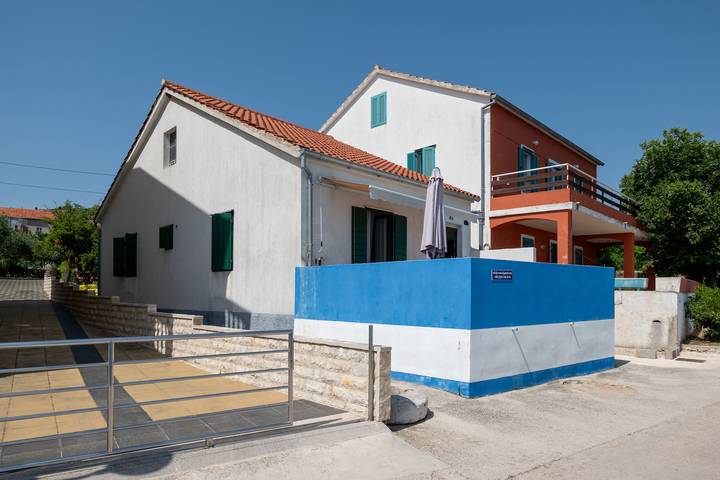 Maison de deux chambres prés de la plage Preko, Ugljan K-21106 in Preko, Île d'Ugljan