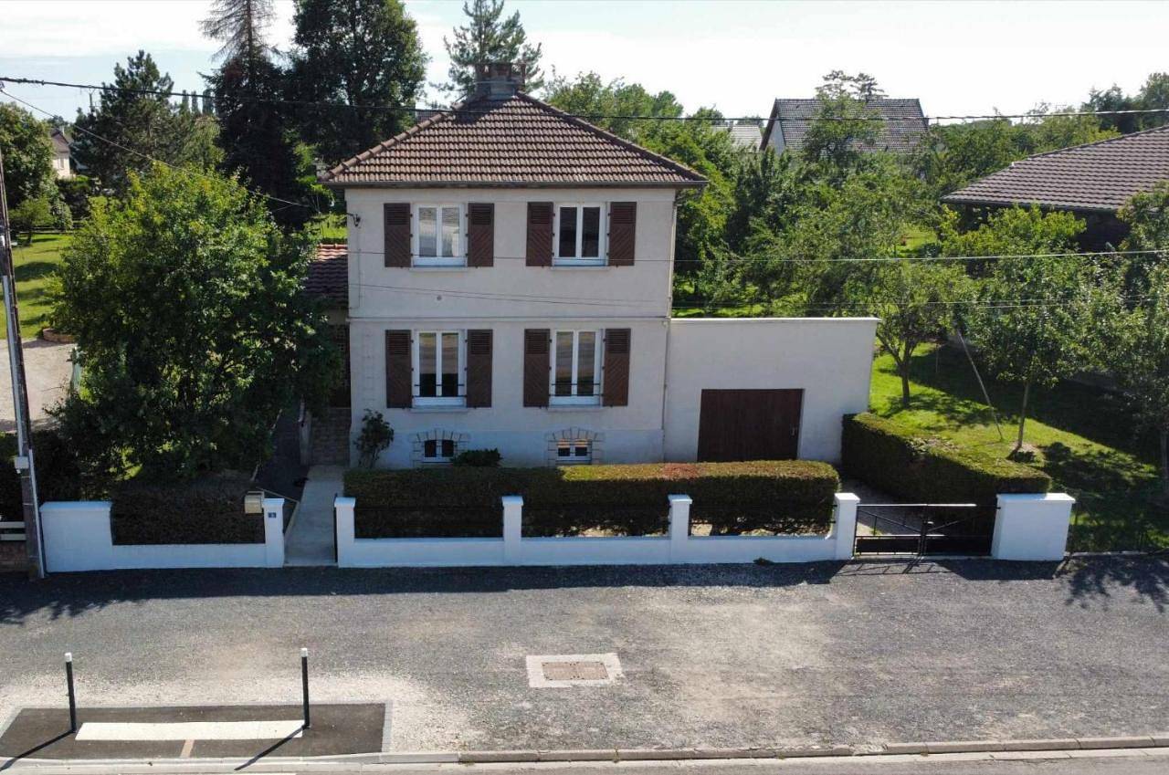Three-Bedroom House in Montier-en-Der, Haute-Marne