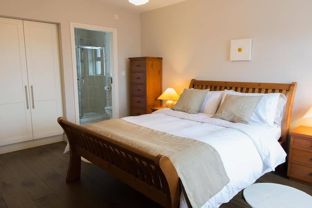 Luxurious family home with spectacular views close to shops, pub and beaches in County Clare