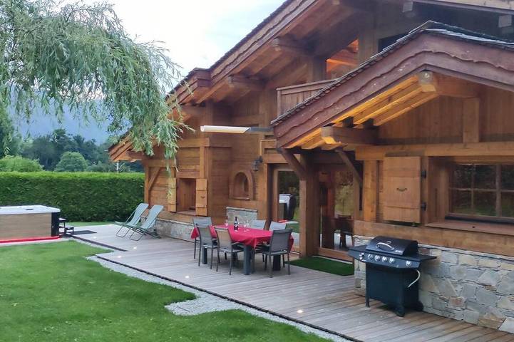 Chalet pour 8 personnes, avec balcon ainsi que jardin et jacuzzi à Chamonix-Mont-Blanc