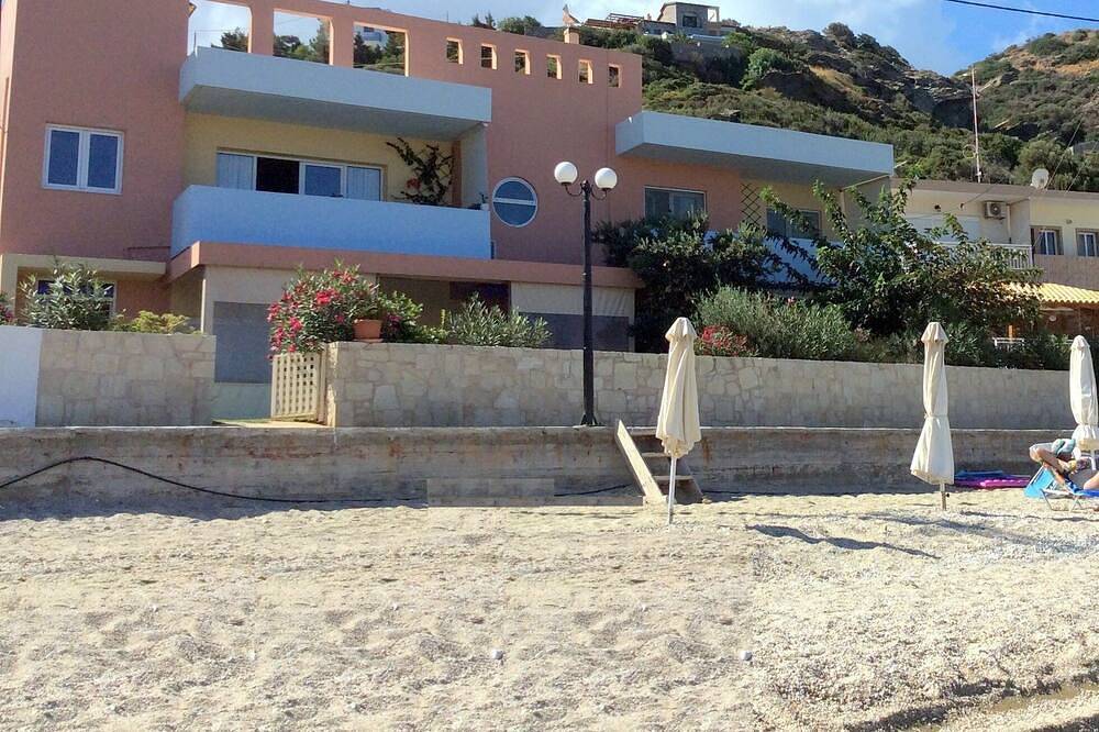 Ganze Wohnung, Traumwohnung in Top-Lage direkt am Strand gelegen, mit wunderschönem Meerblick in Lygaria, Achlada