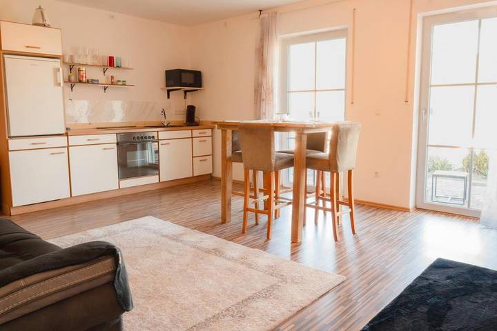Ferienwohnung für 2 Personen, mit Terrasse und Garten sowie Ausblick in Schaufling