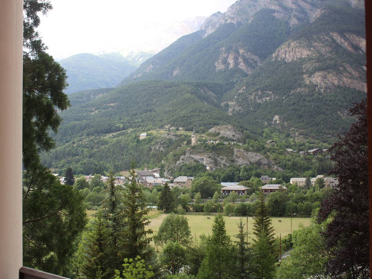 Estudio entero, Estudio en Jausiers con acceso a piscina y se admiten mascotas in Jausiers, Parque nacional de Mercantour