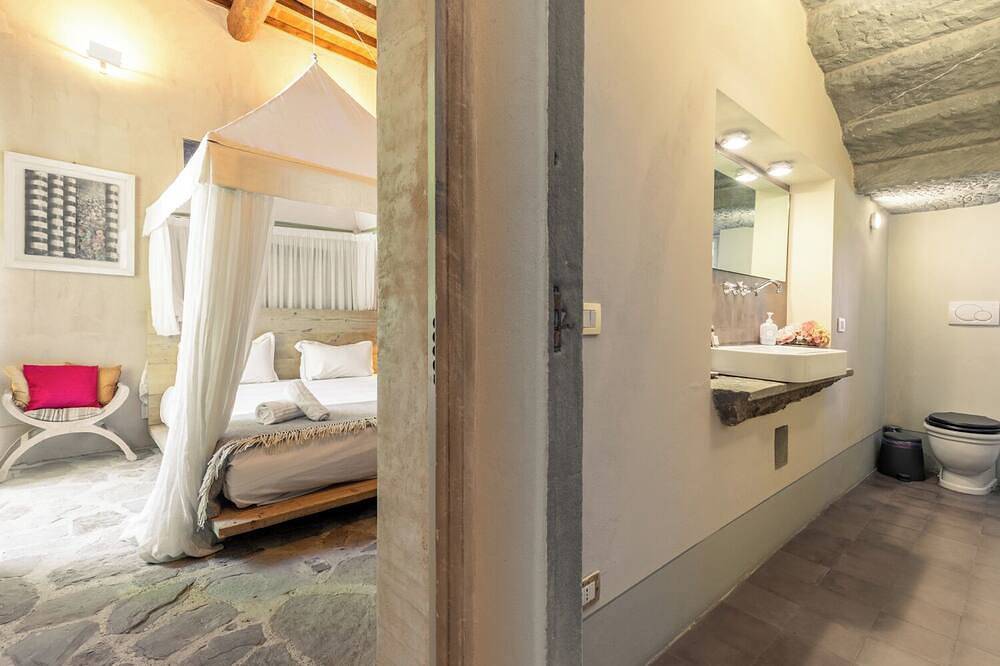 Breathtaking Villa with stunning pool on the hills overlooking Florence in Gavinana Galluzzo, Florenz