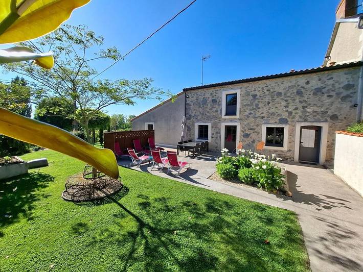 Location de vacances pour 6 personnes, avec vue et jardin à Courlay - 4