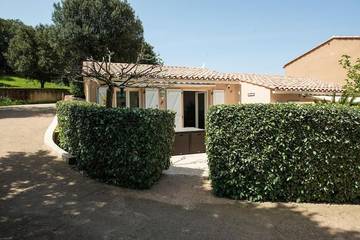 Location de vacances pour 4 personnes, avec jardin dans Office De Tourisme De Piana