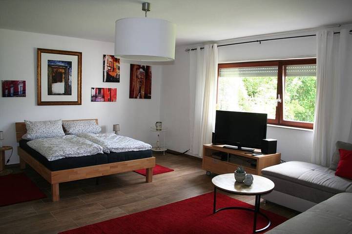 Ferienwohnung für 3 Personen, mit Whirlpool und Terrasse sowie Garten in Oberotterbach