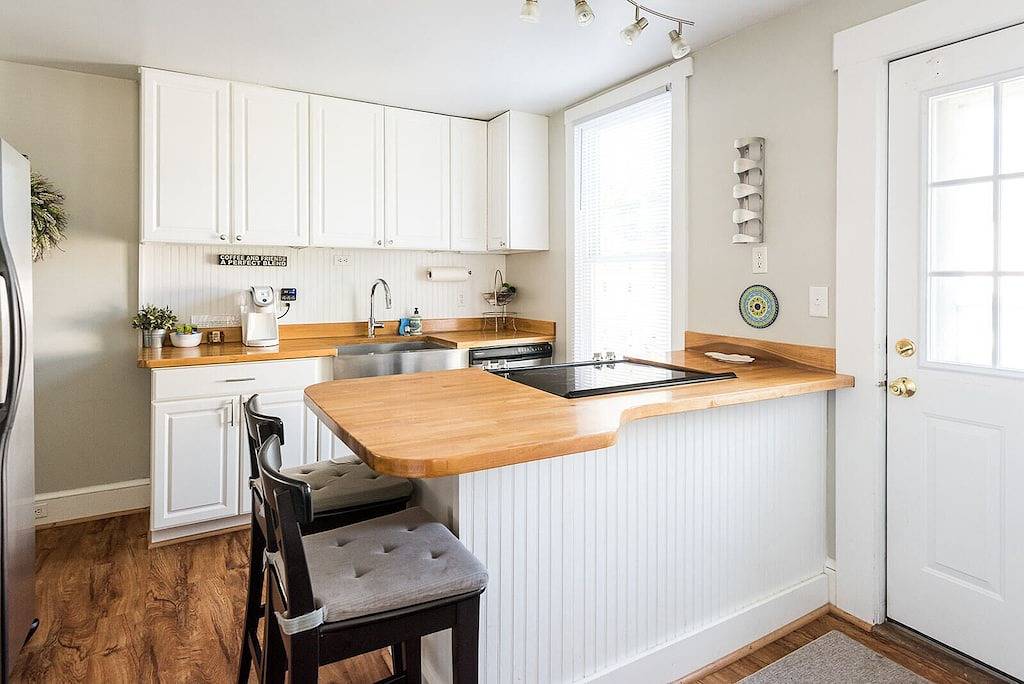 Next to the park and 2 blocks to the Beach and restaurants! Right side of Duplex in Cape Charles, Chesapeake Bay