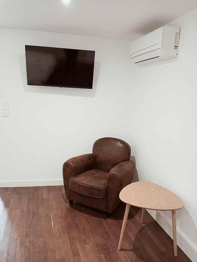 Gîte pour 2 personnes, avec vue à Lussac-les-Châteaux - 3