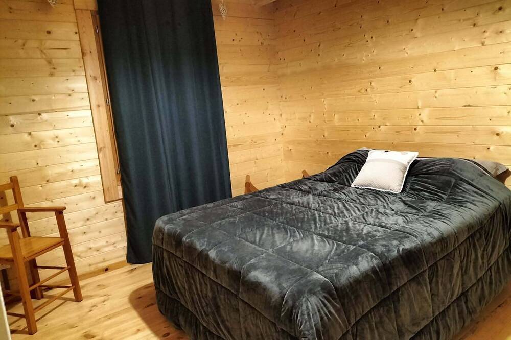 Lakeside cottage in the heart of nature in Le Lac-d'Issarlès, Macizo Central