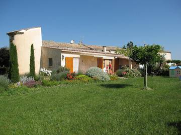 Gîte pour 5 personnes, avec jardin et terrasse à Simiane-la-Rotonde