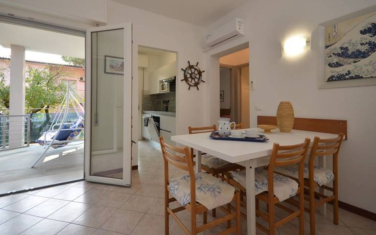Ferienwohnung für 7 Personen, mit Terrasse und Ausblick sowie Garten in Lignano Pineta