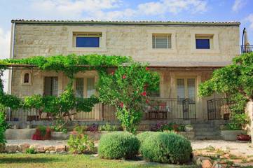 Location de vacances pour 2 personnes, avec piscine ainsi que vue et jardin à Donnalucata