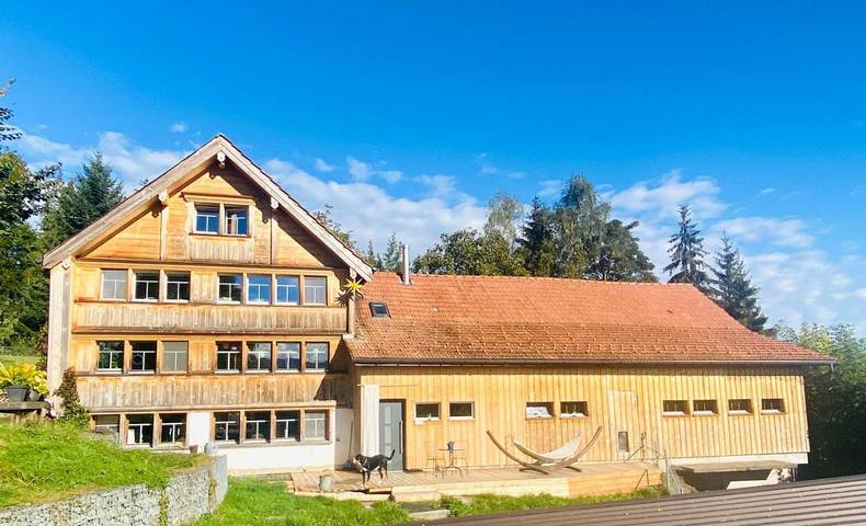 Ferienhaus für 10 Personen, mit Whirlpool und Terrasse sowie Garten und Pool