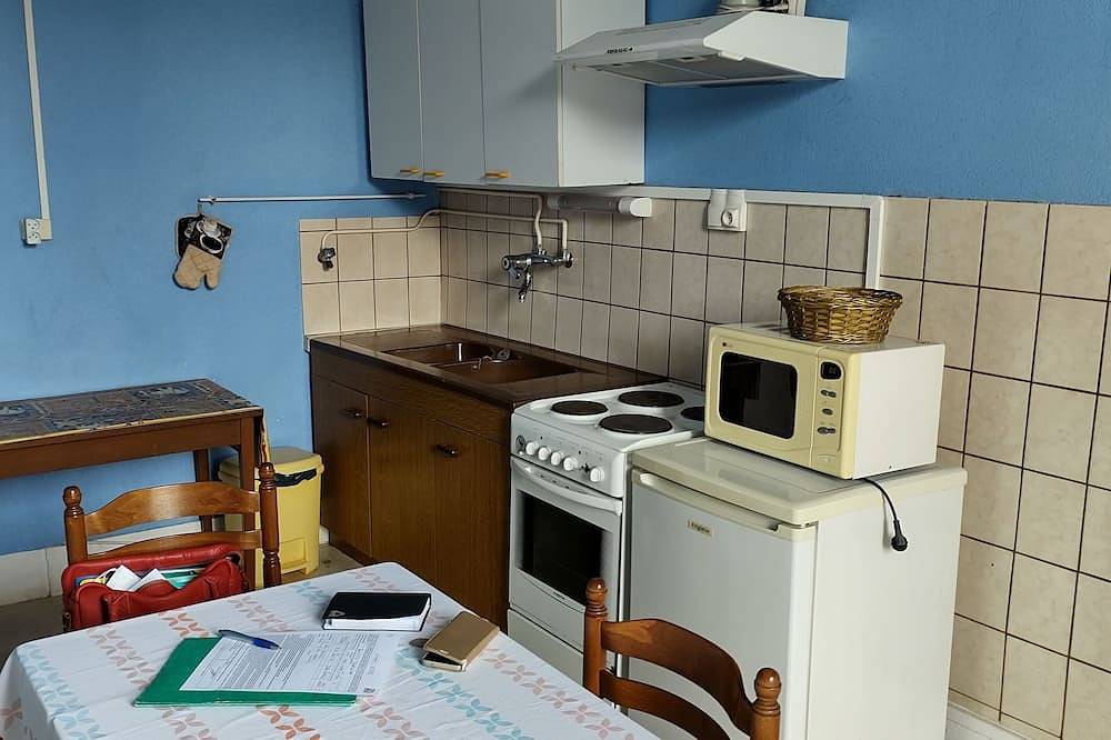 Apartamento entero, Furnished 2-bed apartment sleeps 4 in Bourbonne-les-Bains, Alto Marne