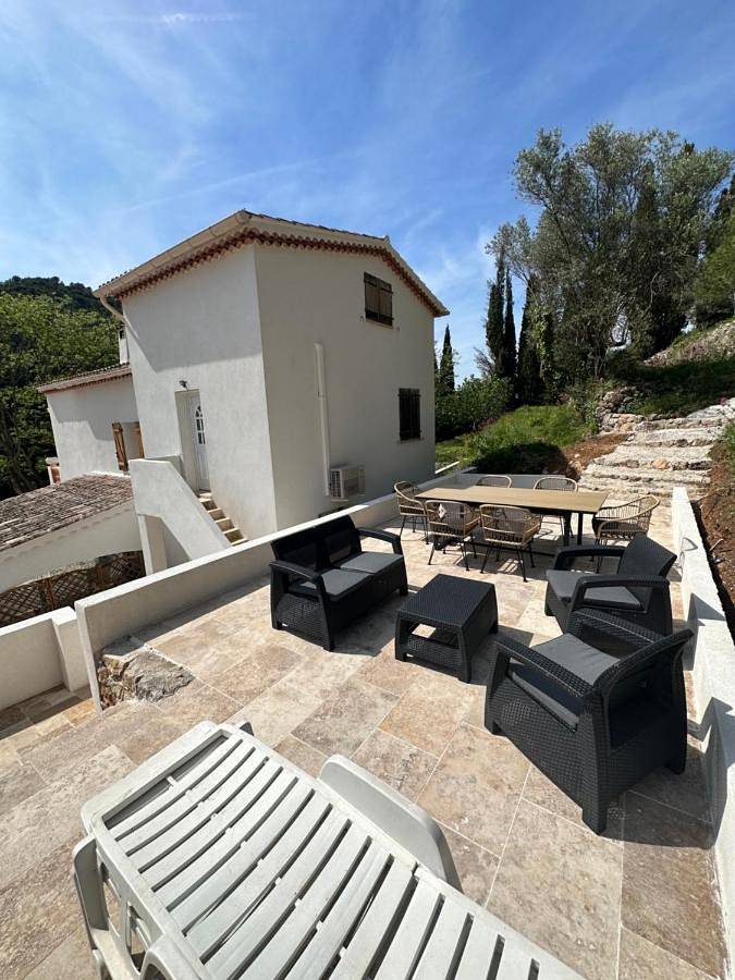 Appartement entier, One-Bedroom Apartment in Solliès-Toucas, Côte méditerranéenne (France)