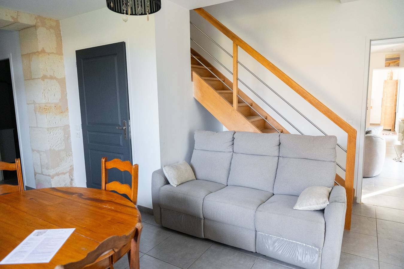 Gîte L'Ombrière with Shared Pool, Communal Terrace, and Wi-Fi in Saint-Caprais-de-Bordeaux, Bordeaux region