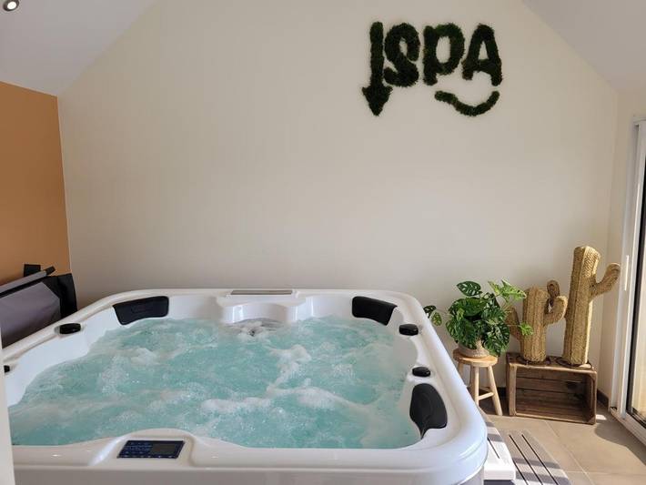 Location de vacances pour 8 personnes, avec vue ainsi que sauna et jardin à Saint-Rémy-la-Varenne - 4