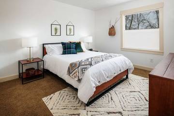 Vacation Home for 16 Guests in Beaverton, Willamette Valley, Picture 1