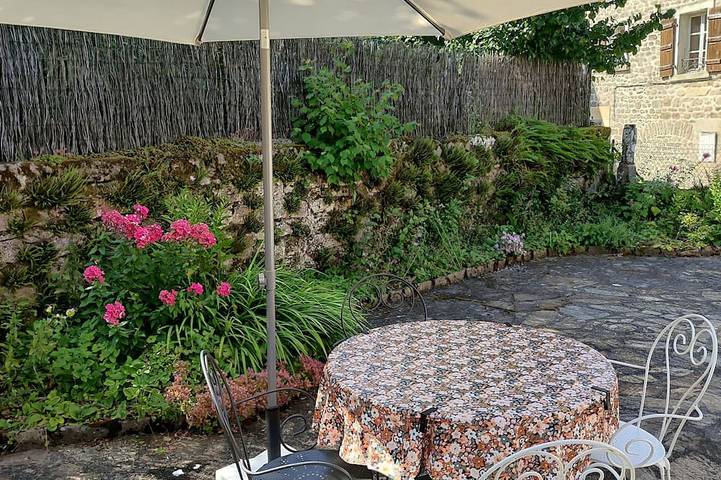 Gîte pour 3 personnes, avec terrasse à Tarnac