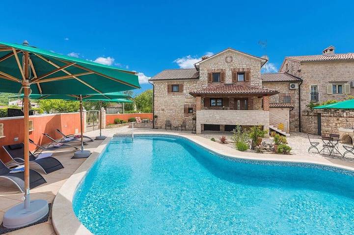 Ferienwohnung für 2 Personen, mit Garten und Pool sowie Terrasse