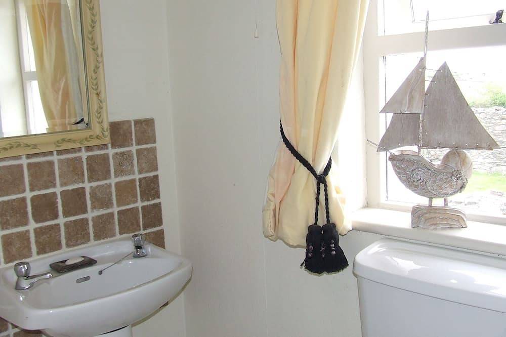 Sweet Coach House is located next to a stunning beach on the Wild Atlantic Way in County Cork