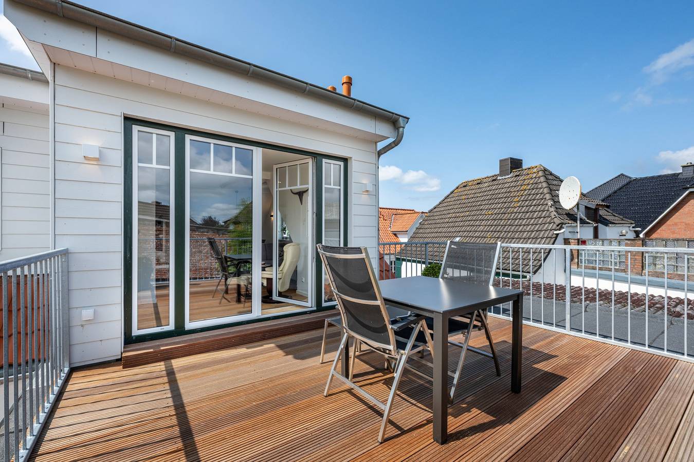 Ganze Wohnung, Ferienwohnung 'Nordseeperle' mit Dachterasse und Wi-Fi in Wesselburen, Nordseeküste