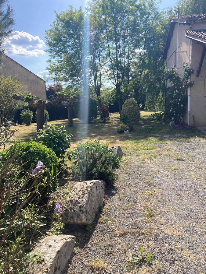 Two-Bedroom House in Gontaud-de-Nogaret, Région de Marmande
