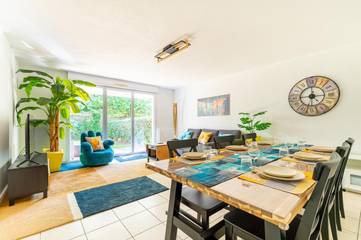 Gîte pour 4 personnes, avec terrasse ainsi que piscine et jardin à Les Sorinières