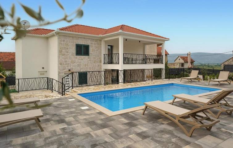 Ferienhaus für 8 Personen, mit Pool