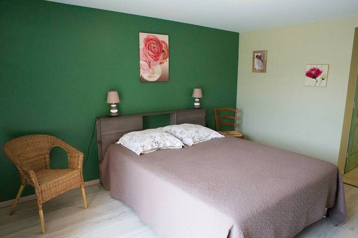 Cottage pour 2 personnes, avec jacuzzi ainsi que piscine et jardin à Meyrié
