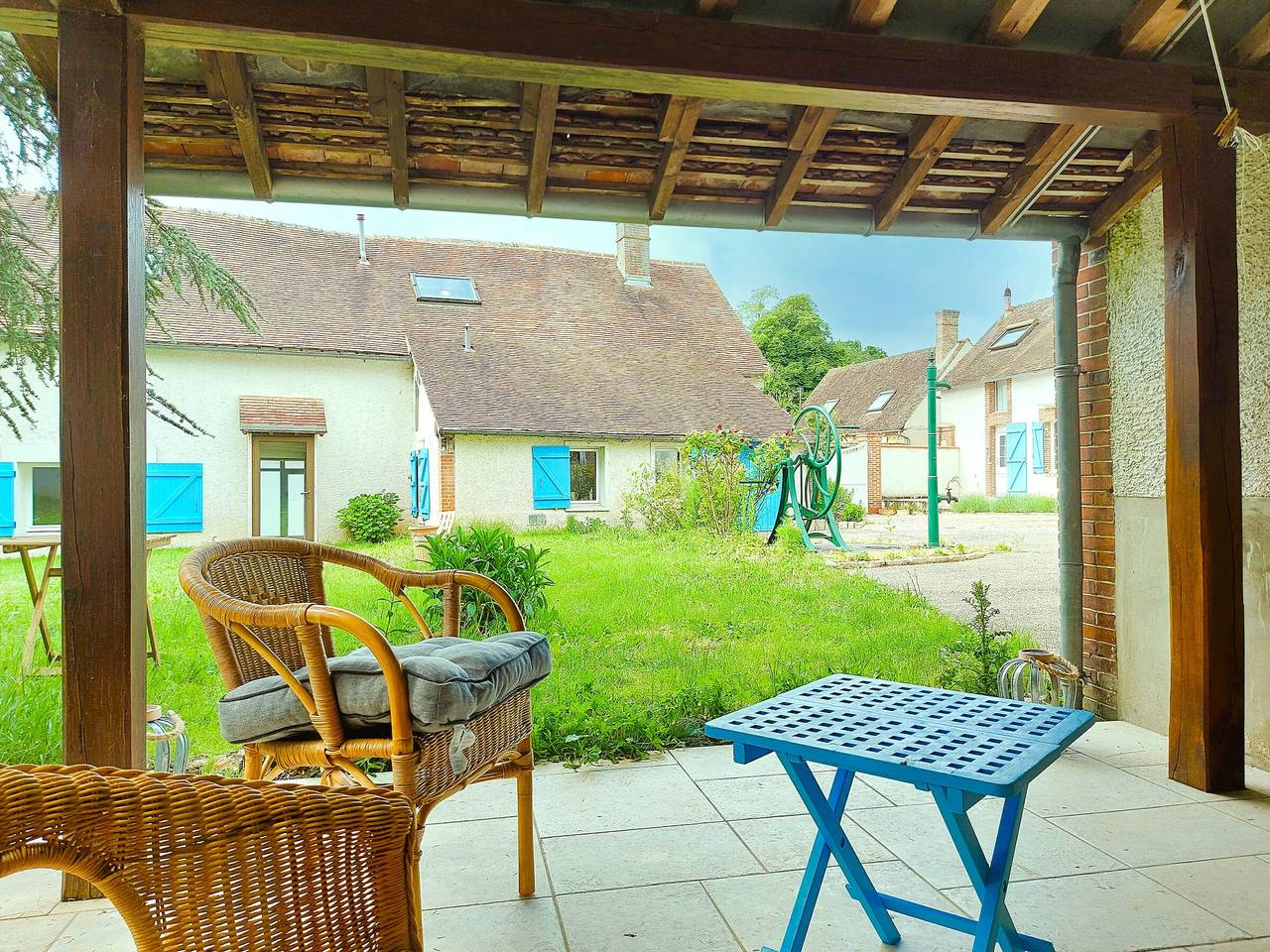 Countryside Retreat with Yoga and Massage Facilities, Near Historic Sites in Ouerre, Dreux region