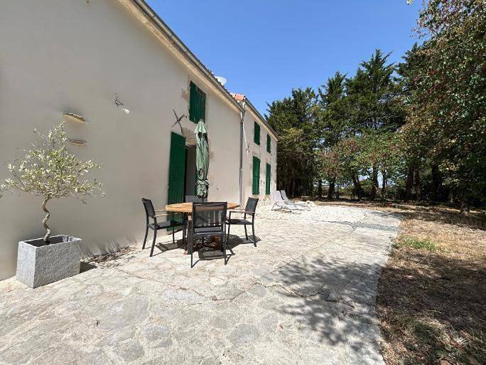 Location de vacances pour 4 personnes, avec Terrasse ainsi que Jardin et Vue à Ciré-d'Aunis