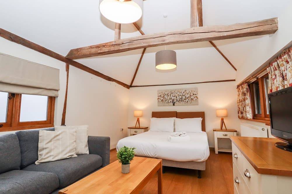 Little Batts, pet friendly, character holiday cottage in Markbeech in Chiddingstone, Kent