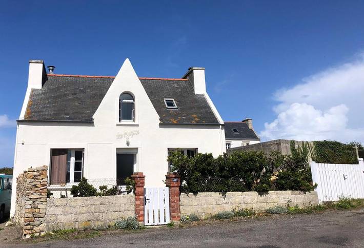 Location de vacances pour 6 personnes, avec vue et jardin à Plogoff
