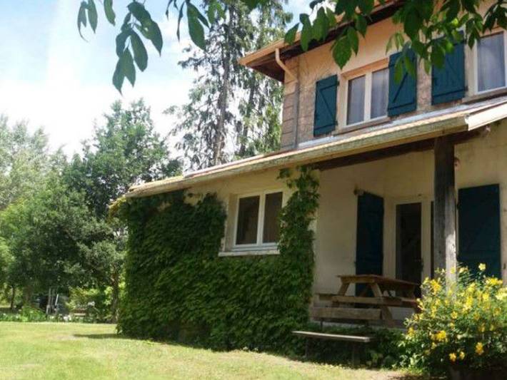 Gîte pour 5 personnes, avec terrasse et piscine