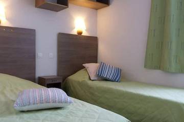 Gîte pour 4 personnes, avec piscine et terrasse à Bassignac